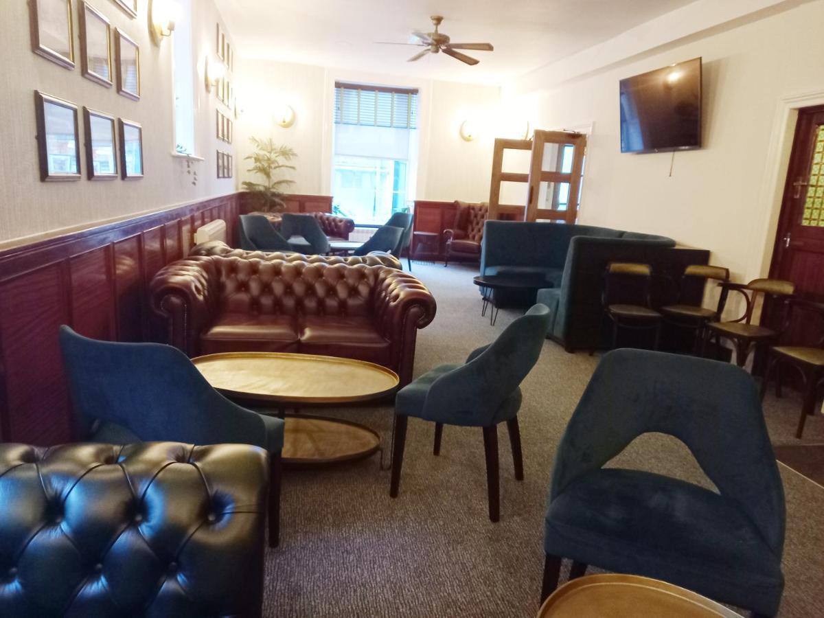 Royal Sportsman Hotel Porthmadog Esterno foto